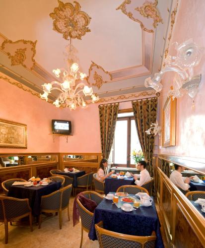Restaurant, Hotel Joli in Palermo