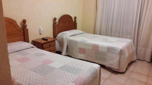 2 twin beds