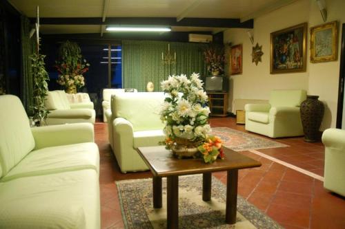 Hotel Flowers - image 9