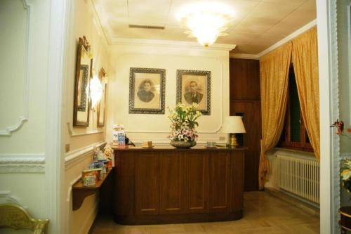 Hotel Flowers - main image