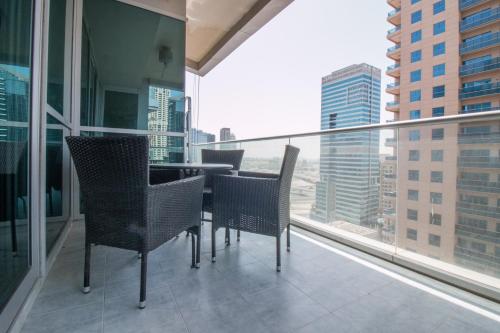 Marina View! 3 mins to the Tram - Damac Waves