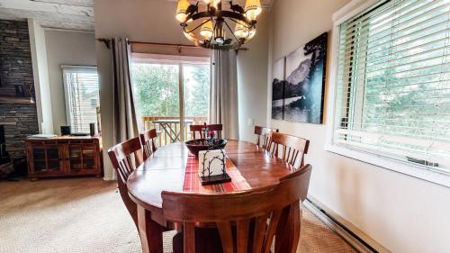 Snowcreek II #202 Condo - image 3