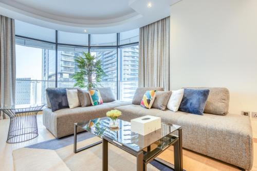 RH- A Stylish Home Away from Home, Spacious 02 BR near Dubai Mall, Dubai