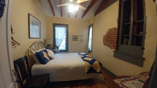 1 queen bed