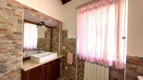 Bathroom, Casa del Glicine-monolocale centro storico con aria condizionata, parcheggio gratuito, e self check- in Bagnoregio