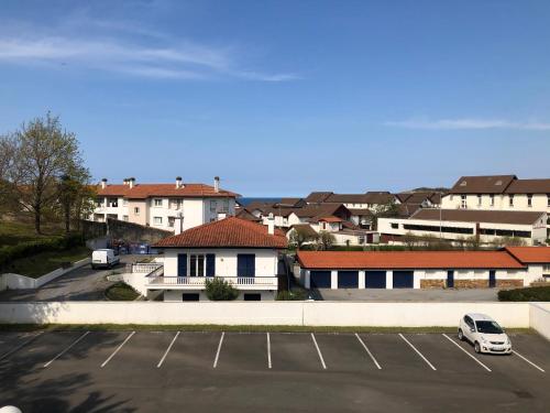 Appartement lumineux, avec balcon, à 200m de la plage