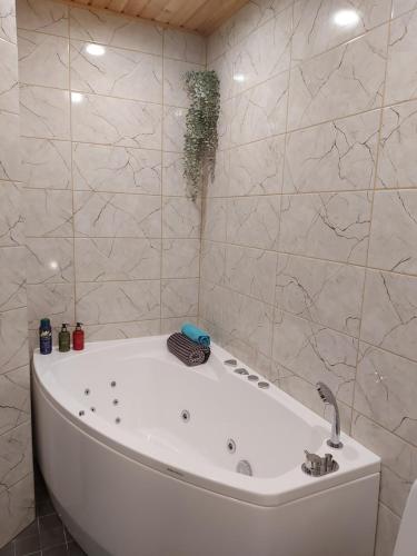 Hot tub, Aare Accommodation in Valga