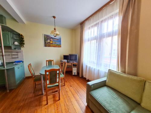 One-Bedroom Apartment image 2