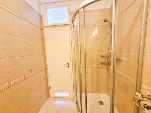 One-Bedroom Apartment image 1