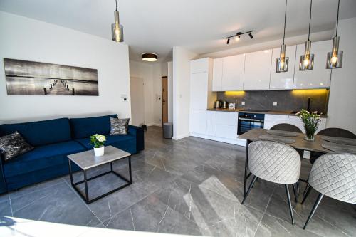 . Apartament VILLA PARK przy plaży z widokiem na jezioro, taras 50 m2
