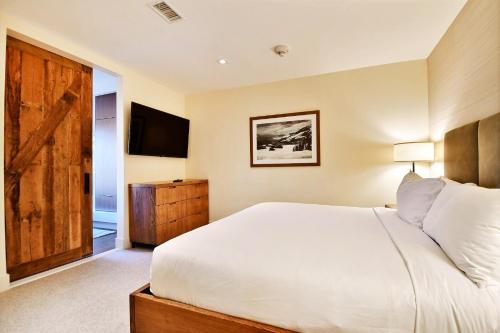New & Luxury 1BR Residence in Canyons Village- Ski in ski out! condo - image 8