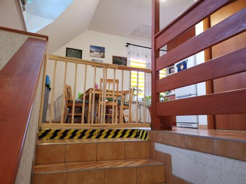 Kitchen, Apartament Nad Dunajcem in Sromowce Nizne