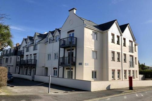 Boutique 2 Bed Apartment Close To Beaches, , Cornwall