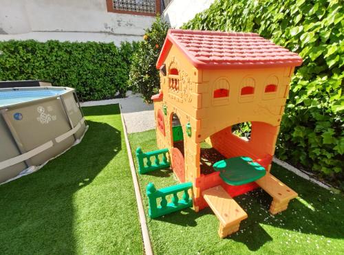  Casa con jardín privado de 300m2 y piscina in Cubelles