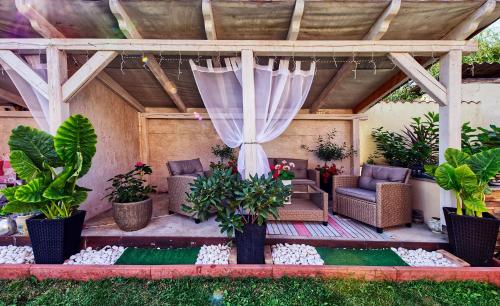 Kert, Vintiamo Apartmanok in Eger