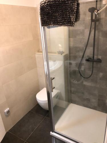 Apartment Mak with free parking - image 2