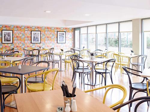ibis Styles Barnsley - image 8