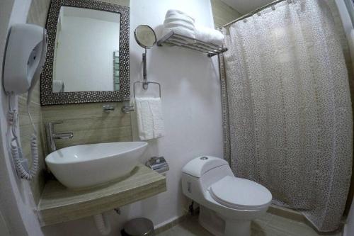 3 rooms, 2 bath apartment for 6
