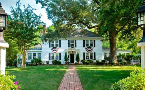 A Williamsburg White House Inn - image 9