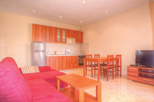 gedeelde lounge/tv-ruimte, Apartments Tare, Electric Car Refill in Srima