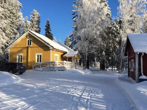 Ollilan tupa Joensuun lähellä, North Karelia
