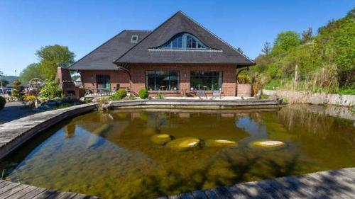 المنظر الخارجي, Ferienhaus mit Kamin am Hafen in S in Altensien