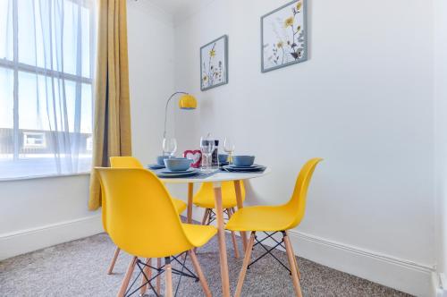 Heene Apartments near Sea by Urban Hazelnut