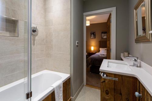 Three-Bedroom Apartment image 8