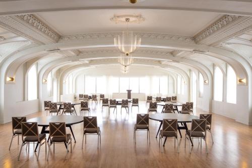 292854338 Kimpton Cottonwood Hotel by IHG