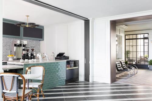 292854359 Kimpton Cottonwood Hotel by IHG