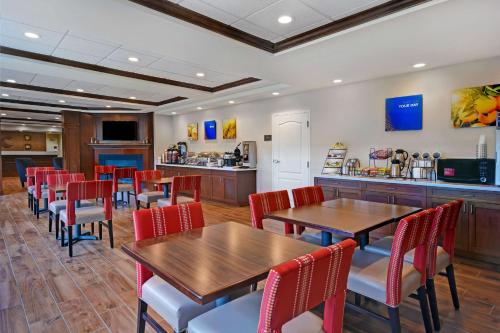 Comfort Inn & Suites Wilton - 레스토랑