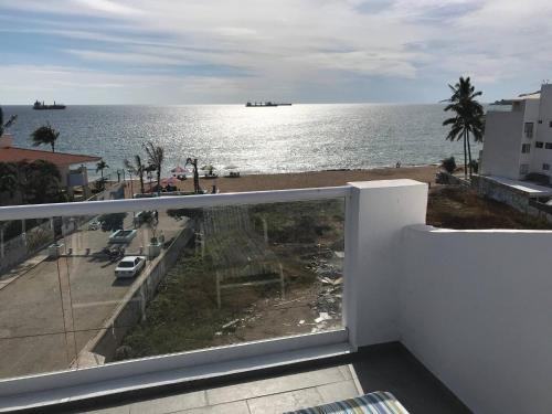 Beautiful apartment with pool, gym and beach just 80 meters walk, fully equipped