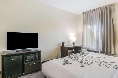 King Room - Non-Smoking/First Floor