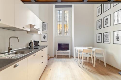 GuestHost - Porta Venezia Modern Loft - The Green Door 3