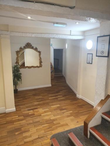 Ebers Hotel - image 3