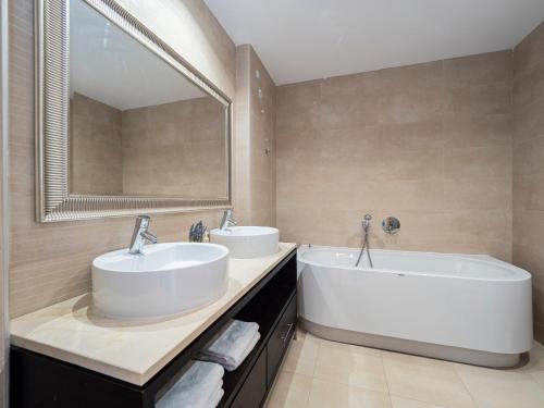 Samara 2412 Marbella