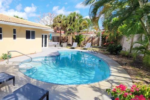 Stunning 4 Bedrooms House with Pool 6mins to Ocean Fort Lauderdale