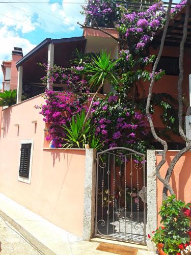 Comfort One-Bedroom Apartment with Terrace and Sea View