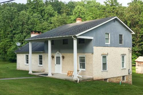 B&B Barnettstown - Serene Saxton Lodge 7 Mi to Lake Raystown! - Bed and Breakfast Barnettstown