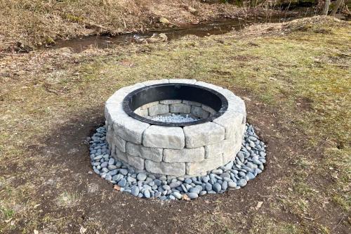 Serene Saxton Lodge 7 Mi to Lake Raystown! in Τζονστάουν(Πενσυλβάνια)