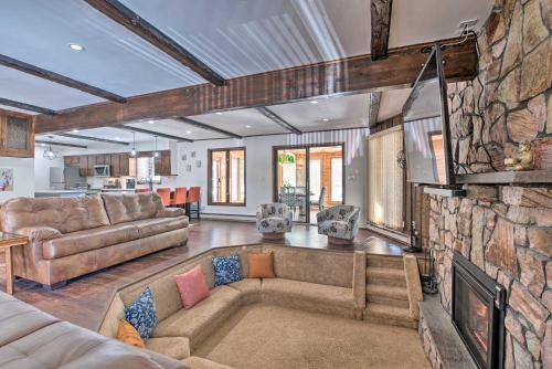 Upscale Mountain Getaway Near Lake Shangri-La! - main image