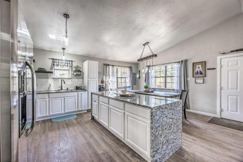 Elegant Ruidoso Cabin with Mtn View and Game Room - image 2