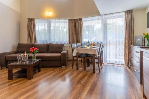 2 bedrooms, 4 beds