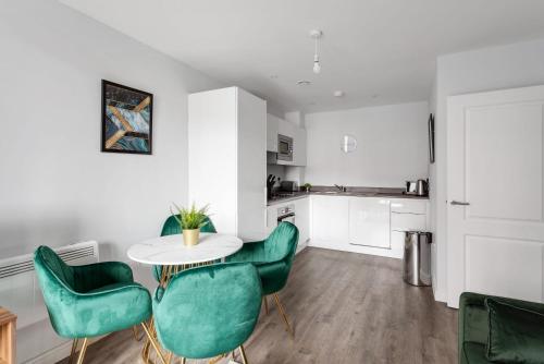 Astonishing 2br Flat in the Heart of Birmingham - image 3