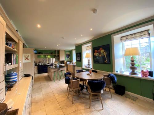 кухня, Carnell Country Estate & Holiday Cottages in Ayrshire in Hurlford