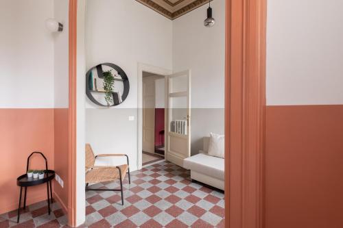 Sunny and Colorful Esquilino Apartment - image 7