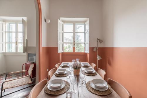 Sunny and Colorful Esquilino Apartment - image 6