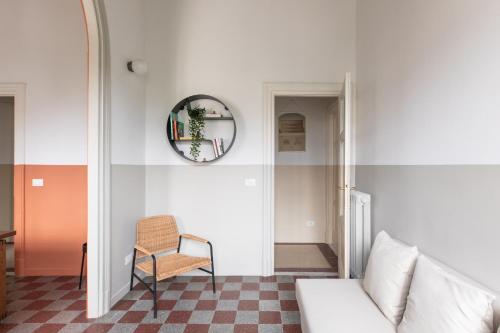 Sunny and Colorful Esquilino Apartment - image 11