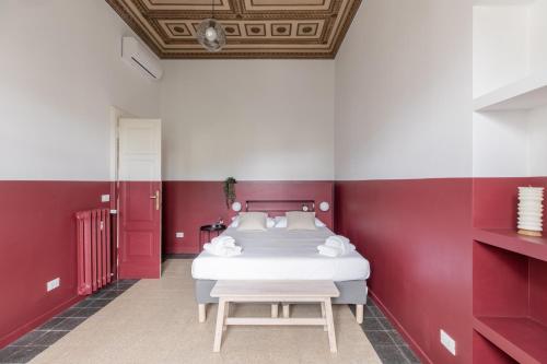 Sunny and Colorful Esquilino Apartment - image 13