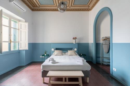 Sunny and Colorful Esquilino Apartment - image 4